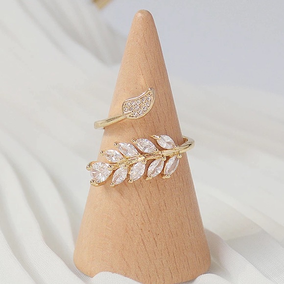 Jewelry - 🍃 Gold Filled Leaf Crystalized Elegant Ring 🍃